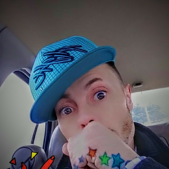 Meet your Posher, Chris - Picture 2 of 4